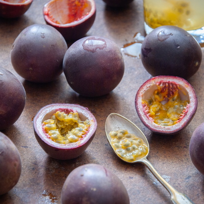 40 Purple Passion Fruit Seeds – Passiflora edulis